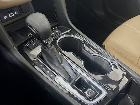 Used 2022 Chevrolet Equinox Premier AWD/4WD image 19