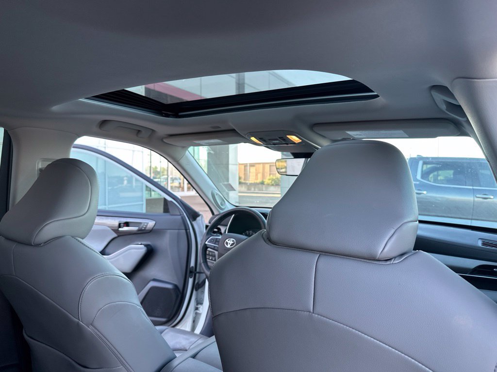 Used 2020 Toyota Highlander Limited FWD image 19