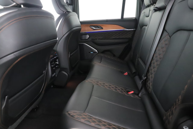 Used 2025 Jeep Grand Cherokee Summit AWD/4WD image 29