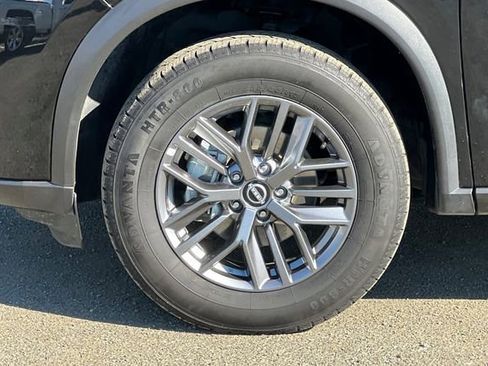 Used 2024 Nissan Rogue S image 34