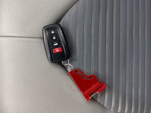 Used 2018 Toyota Camry SE w/ Convenience Package FWD image 54