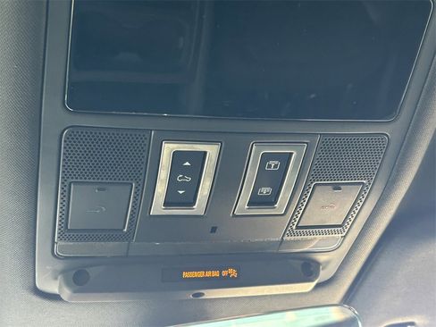 Used 2024 Land Rover Defender 130 X-Dynamic SE image 20