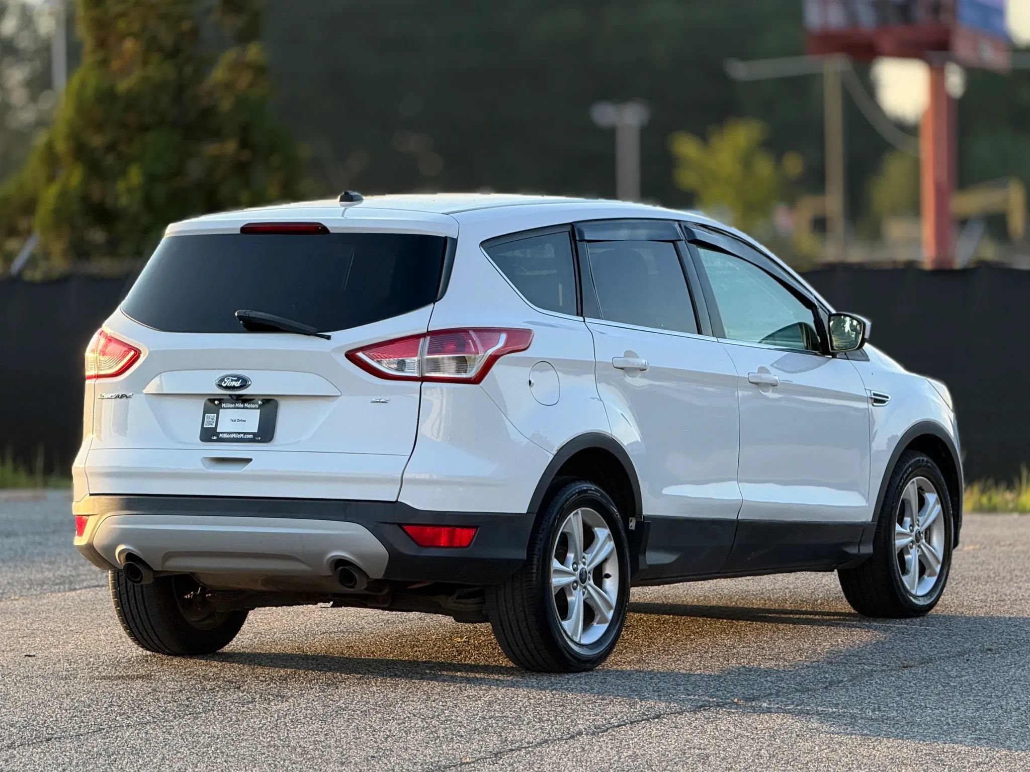 Used 2015 Ford Escape SE FWD image 9
