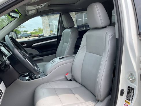 Used 2016 Toyota Highlander XLE AWD/4WD image 15