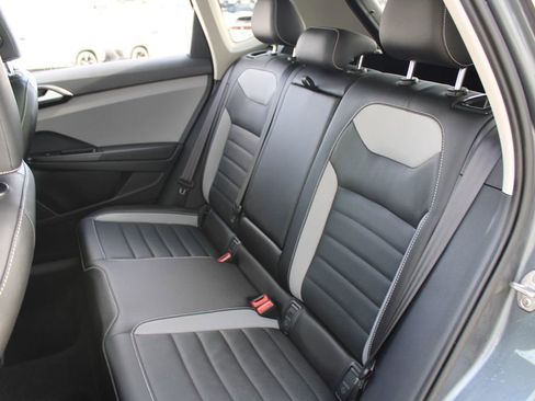 Certified 2023 Volkswagen Taos SEL AWD/4WD image 23