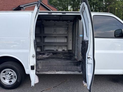 Used 2019 Chevrolet Express 2500 image 24