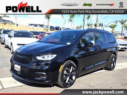 New 2026 Chrysler Pacifica Select w/ S Appearance Package