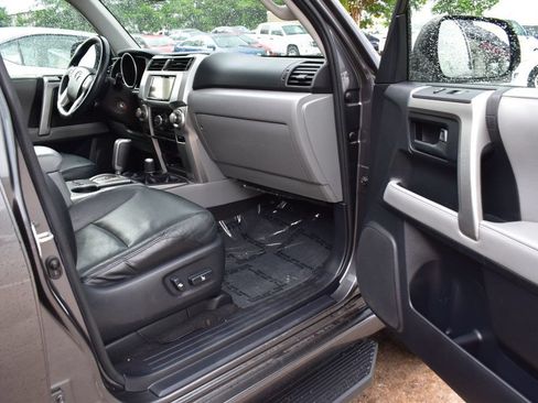 Used 2010 Toyota 4Runner SR5 AWD/4WD image 17