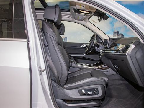 Certified 2025 BMW X7 xDrive40i image 21