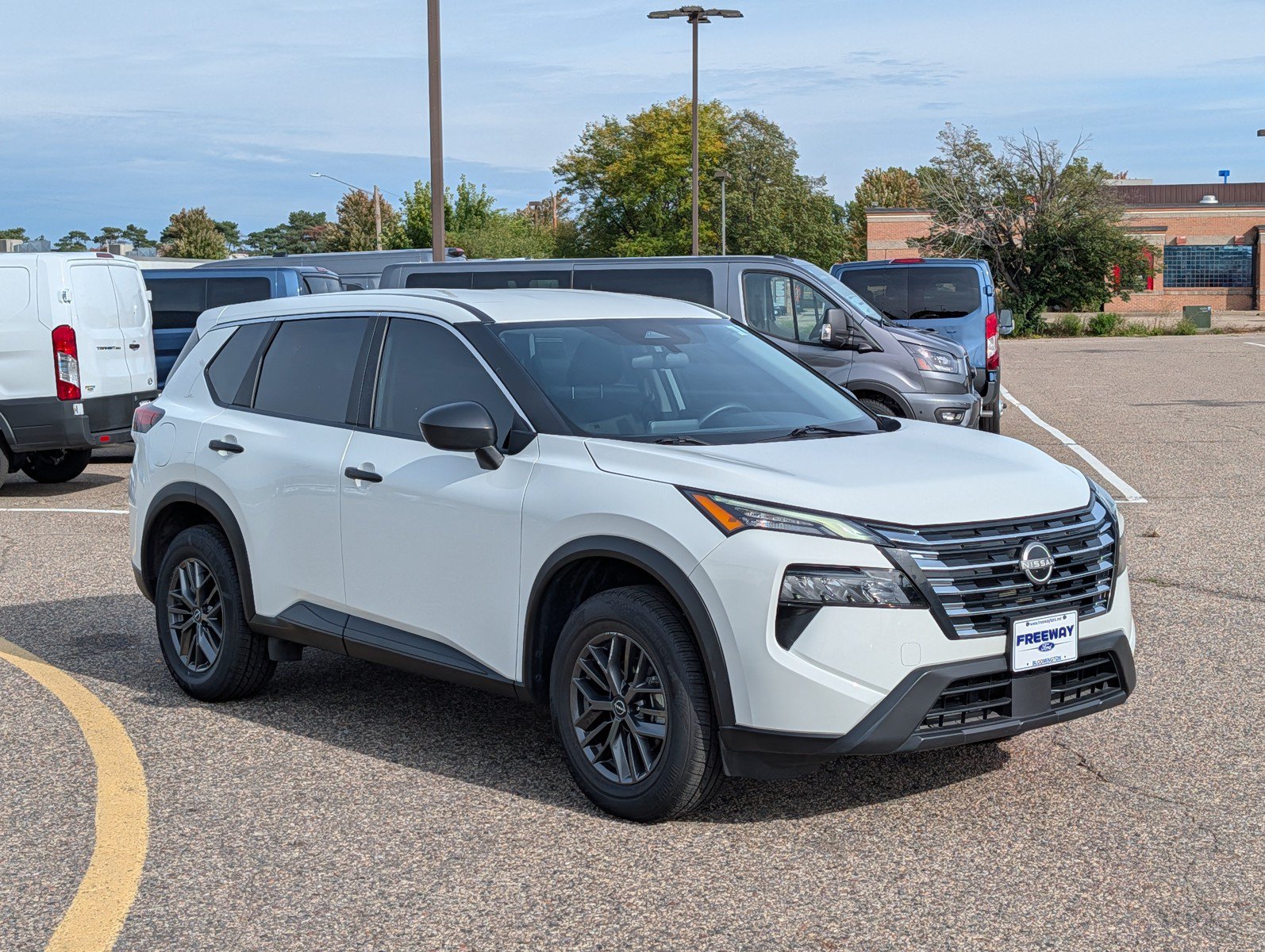 Used 2024 Nissan Rogue S FWD image 7