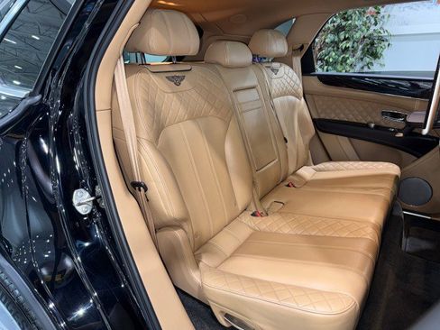 Used 2017 Bentley Bentayga image 54