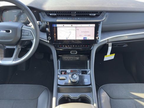 New 2026 Jeep Grand Cherokee Laredo image 11