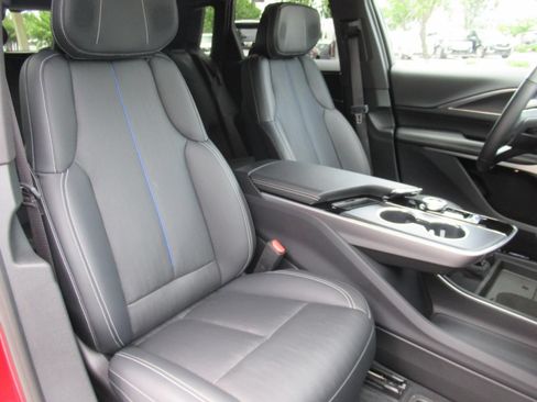 Certified 2025 Cadillac Lyriq Luxury AWD/4WD image 10