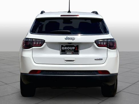 Used 2022 Jeep Compass Latitude FWD image 5