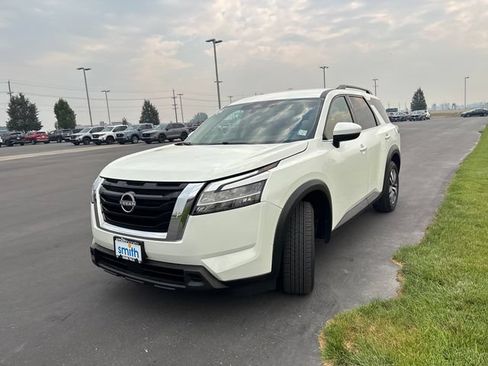 Used 2022 Nissan Pathfinder SV AWD/4WD image 7