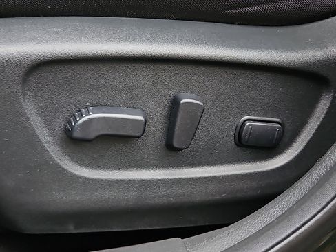 Used 2018 Nissan Rogue SV w/ Premium Package AWD/4WD image 26