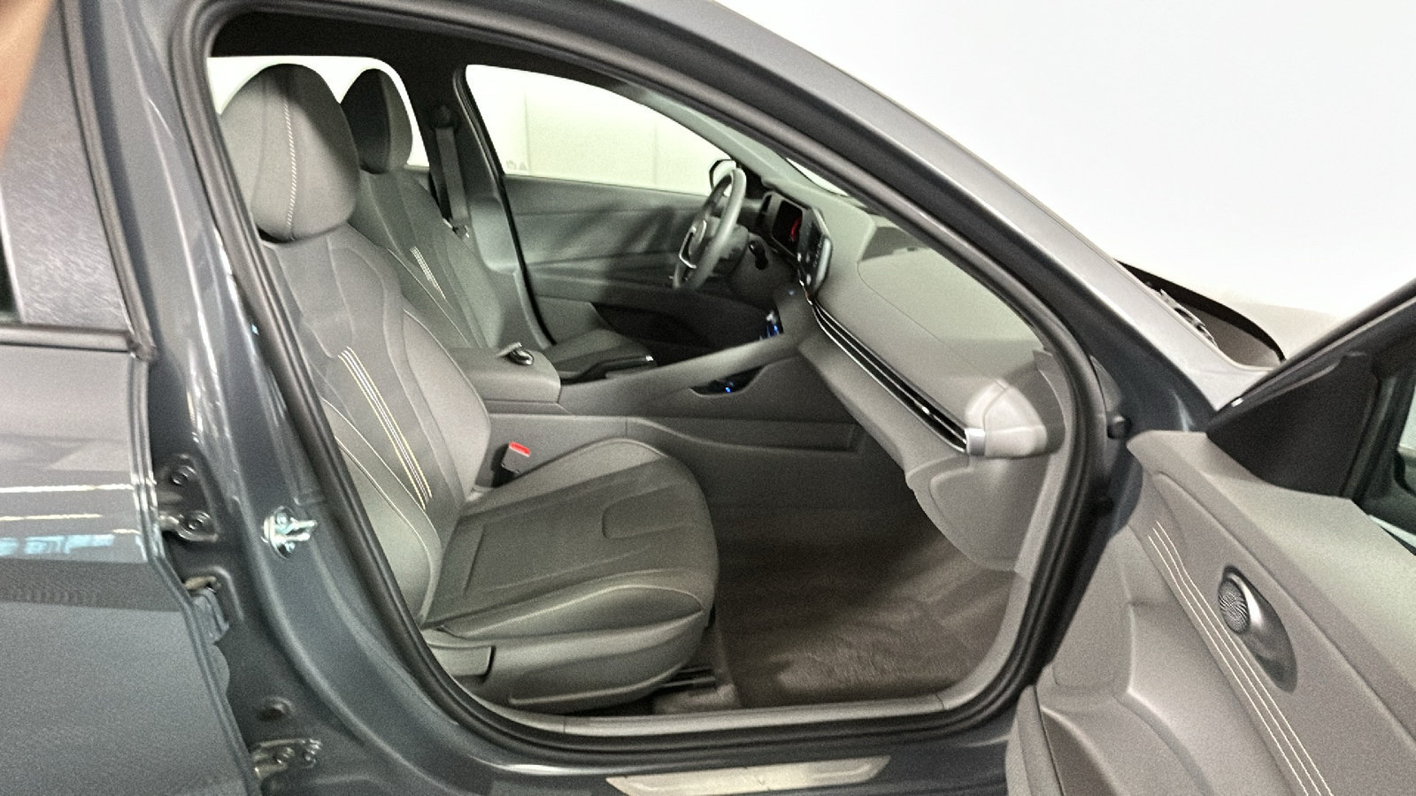 Used 2026 Hyundai Elantra Sport FWD image 37