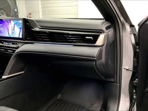 Used 2025 Toyota Camry XSE FWD image 19