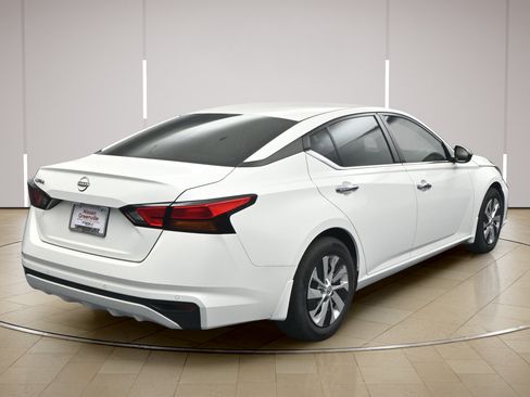 Certified 2024 Nissan Altima 2.5 S FWD image 7