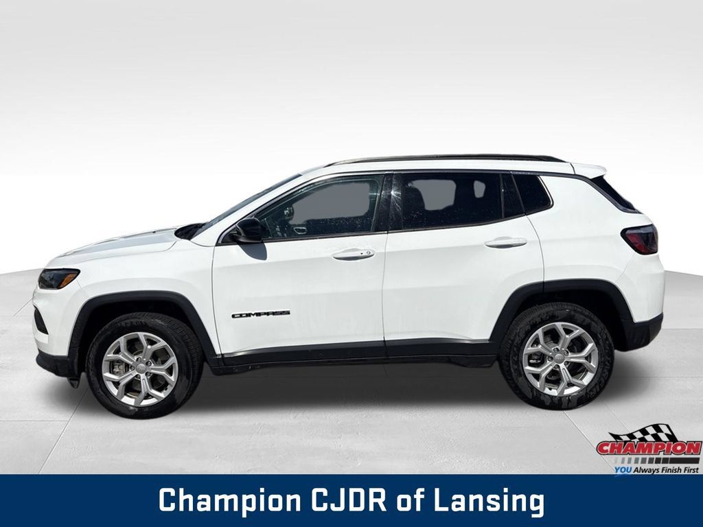 Used 2024 Jeep Compass Latitude AWD/4WD image 4