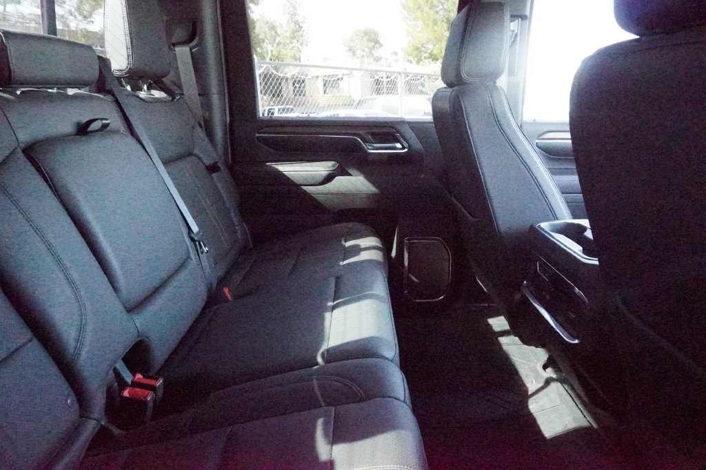 Used 2024 Chevrolet Silverado 3500 High Country w/ High Country Premium Package AWD/4WD image 7