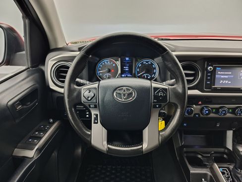 Used 2016 Toyota Tacoma SR5 image 32
