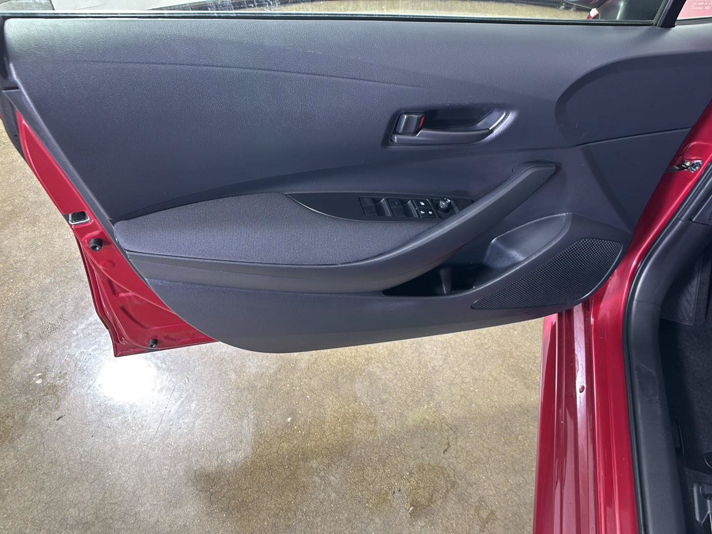 Used 2025 Toyota Corolla LE w/ LE Premium Package FWD image 6