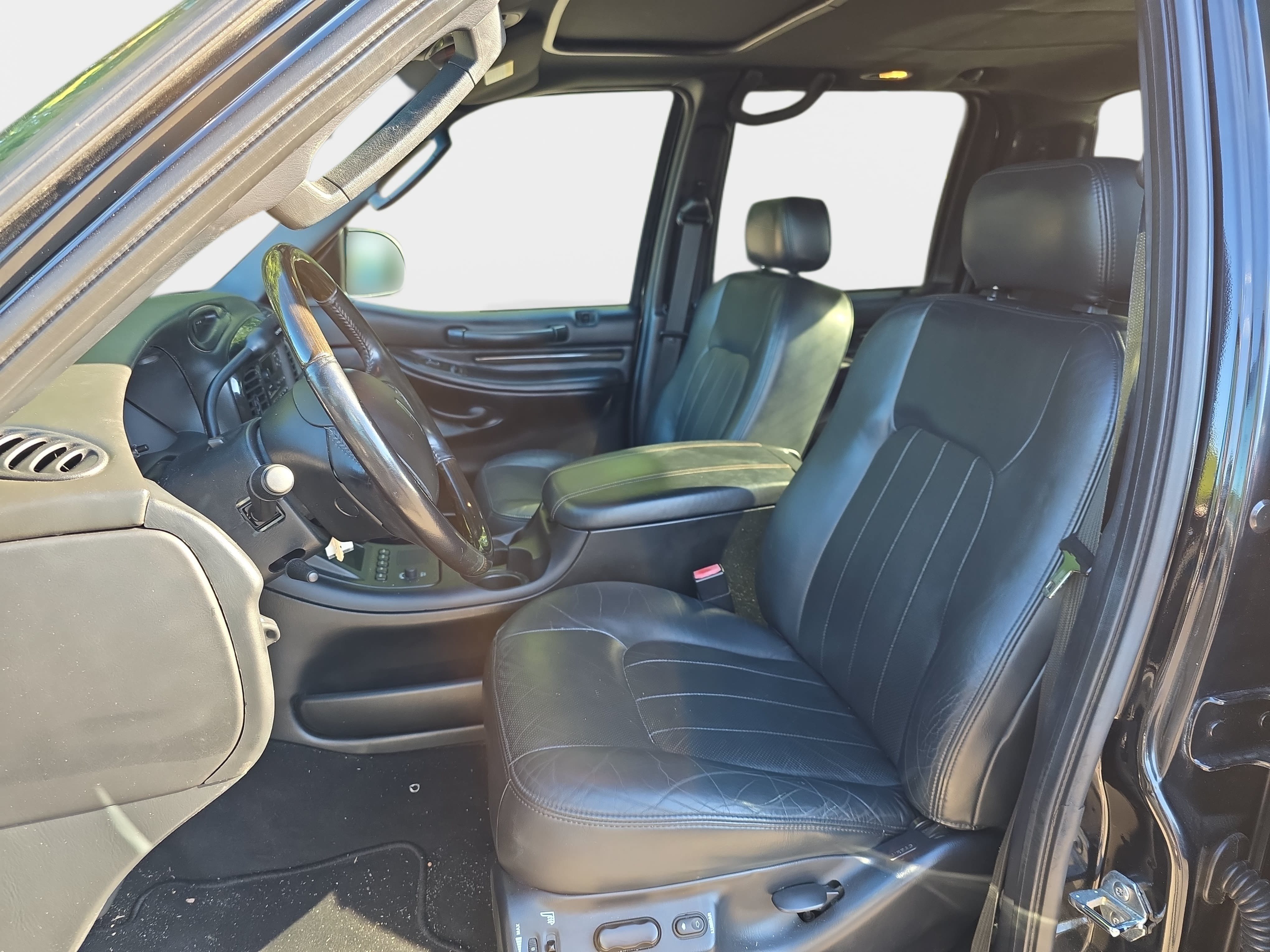 Used 2002 Lincoln Blackwood RWD image 6