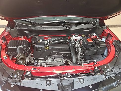 Used 2025 Chevrolet Equinox RS w/ Convenience Package III image 2