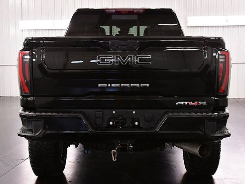 Used 2024 GMC Sierra 2500 AT4X image 6