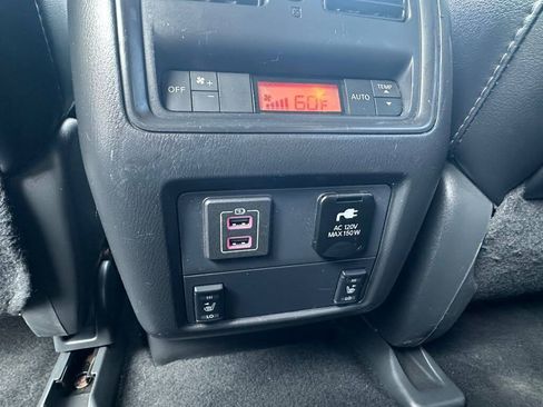 Used 2018 Nissan Pathfinder SL FWD image 25