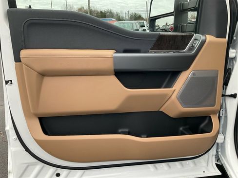 New 2026 Ford F250 Lariat w/ Chrome Package image 17