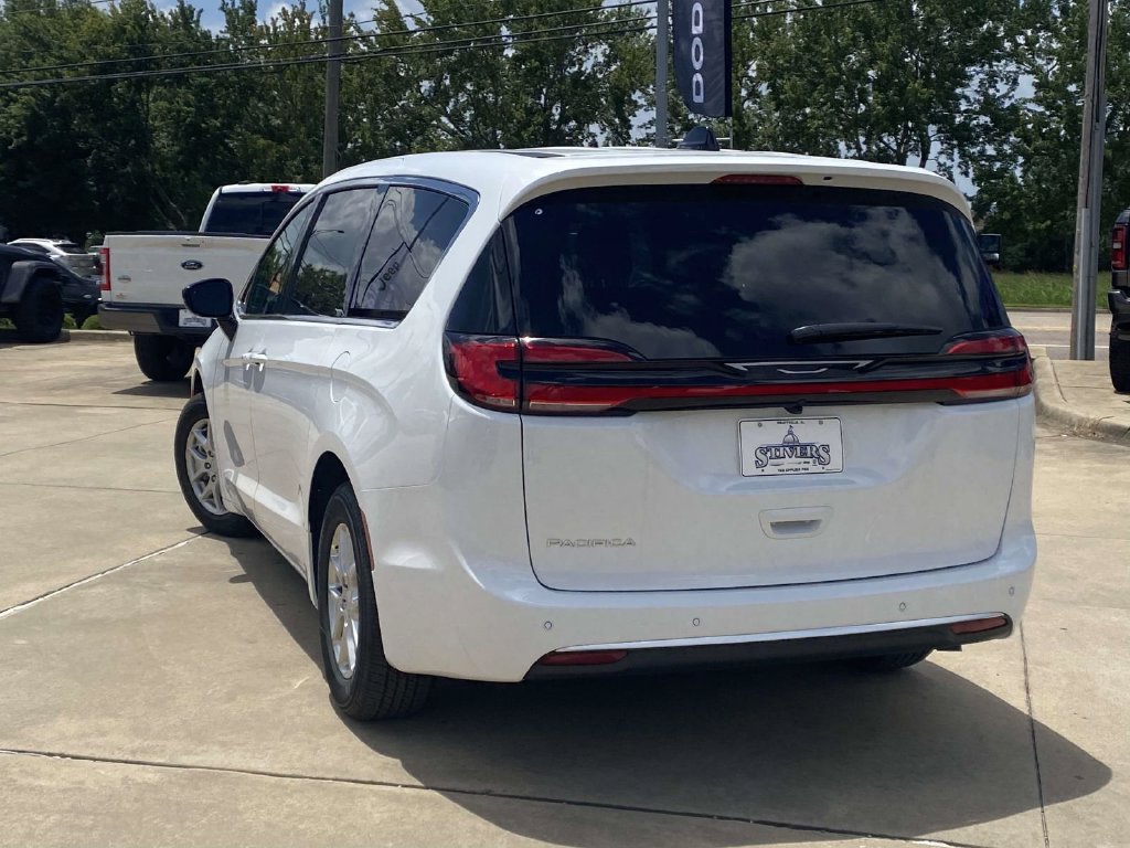 New 2027 Chrysler Pacifica Select FWD image 34