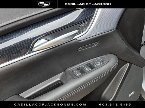 Used 2025 Cadillac XT5 Premium Luxury image 13