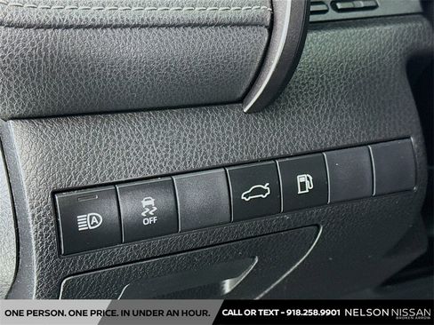 Used 2018 Toyota Camry L image 10