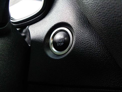 Used 2025 Toyota Corolla SE image 32