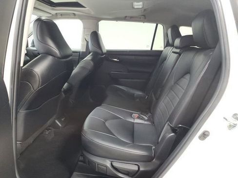 Used 2022 Toyota Highlander XLE image 20