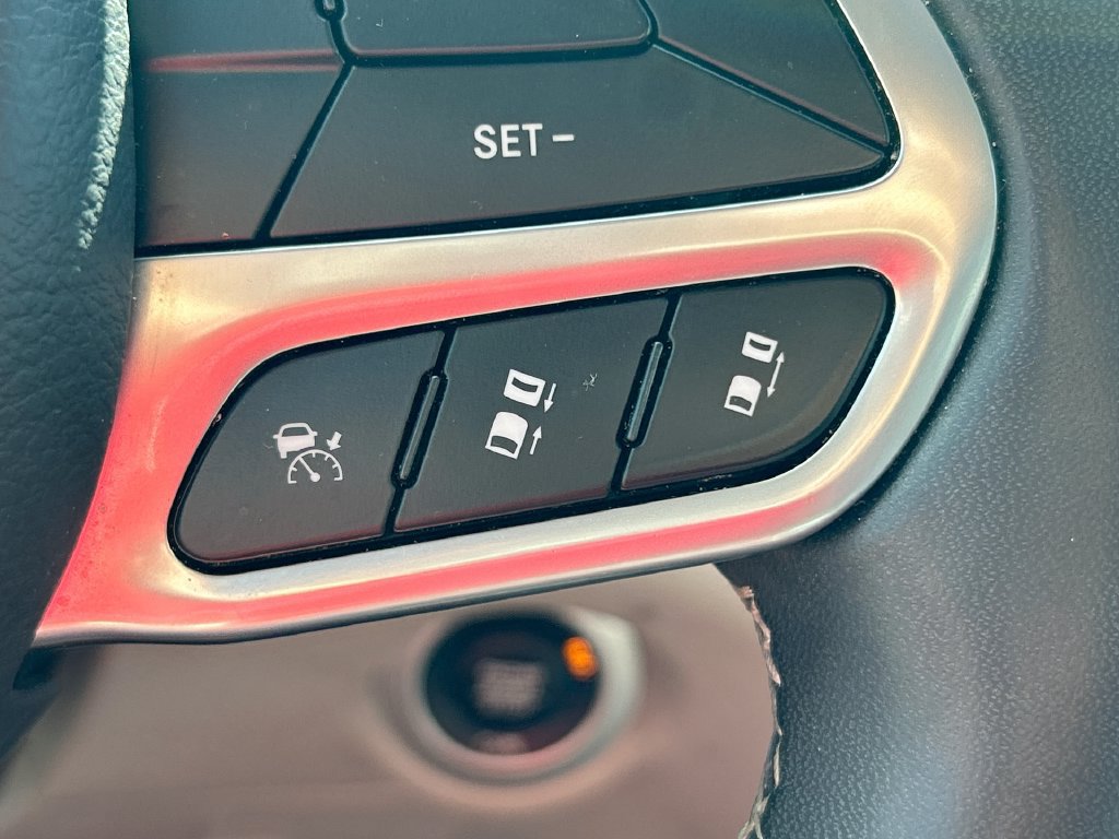 Used 2024 Chrysler Pacifica Touring-L FWD image 17