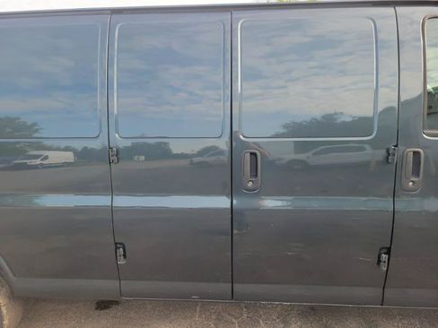 Used 2017 Chevrolet Express 3500 Extended RWD image 20