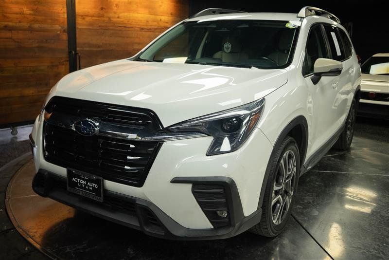 Used 2023 Subaru Ascent Limited AWD/4WD image 2