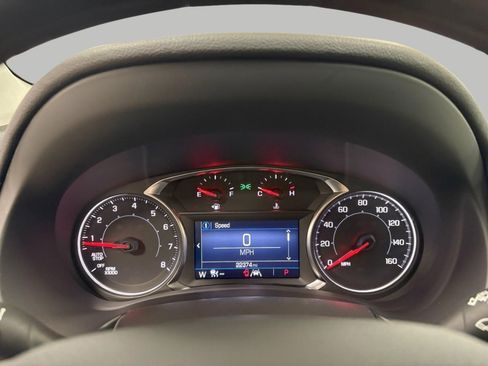 Used 2024 GMC Terrain SLE w/ Driver Convenience Package image 17