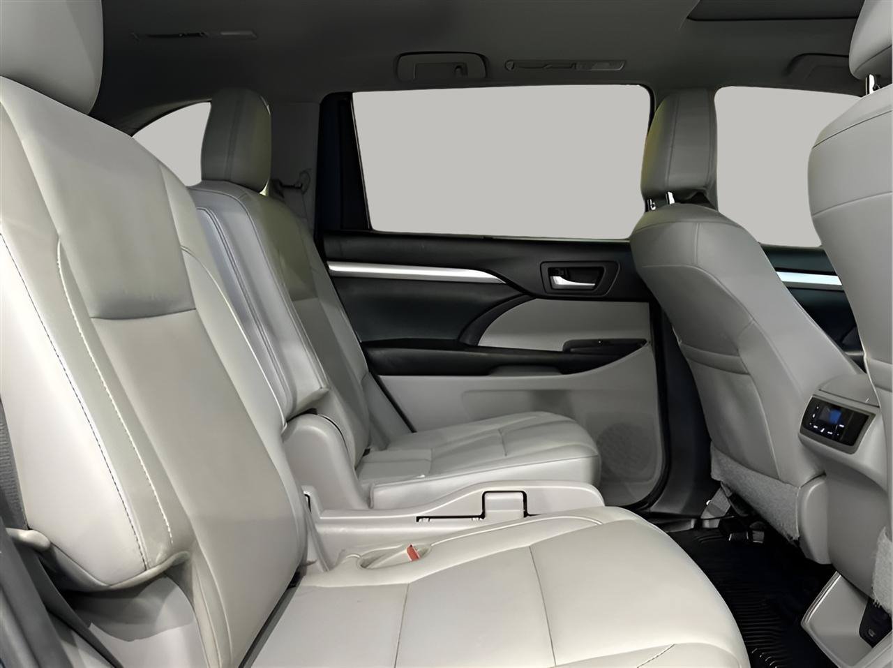 Used 2017 Toyota Highlander XLE AWD/4WD image 18