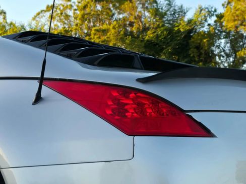 Used 2008 Nissan 350Z Touring image 11