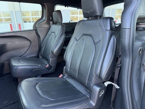 Used 2021 Chrysler Pacifica Touring-L w/ Premium & Safety Sphere Group image 21