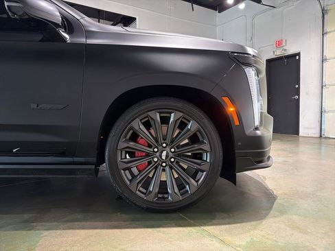 Used 2025 Cadillac Escalade V AWD/4WD image 11