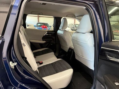 Used 2025 Mitsubishi Outlander SE FWD image 19