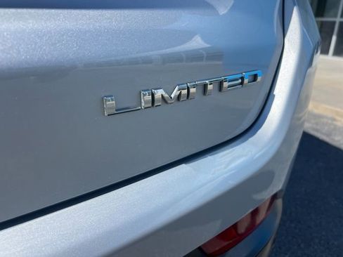 Used 2025 Jeep Compass Limited image 34