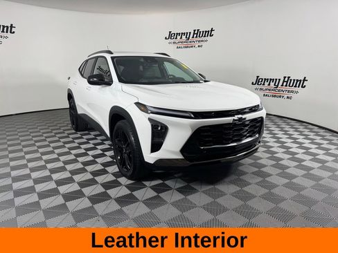 Used 2025 Chevrolet Trax ACTIV w/ Sunroof Package image 6