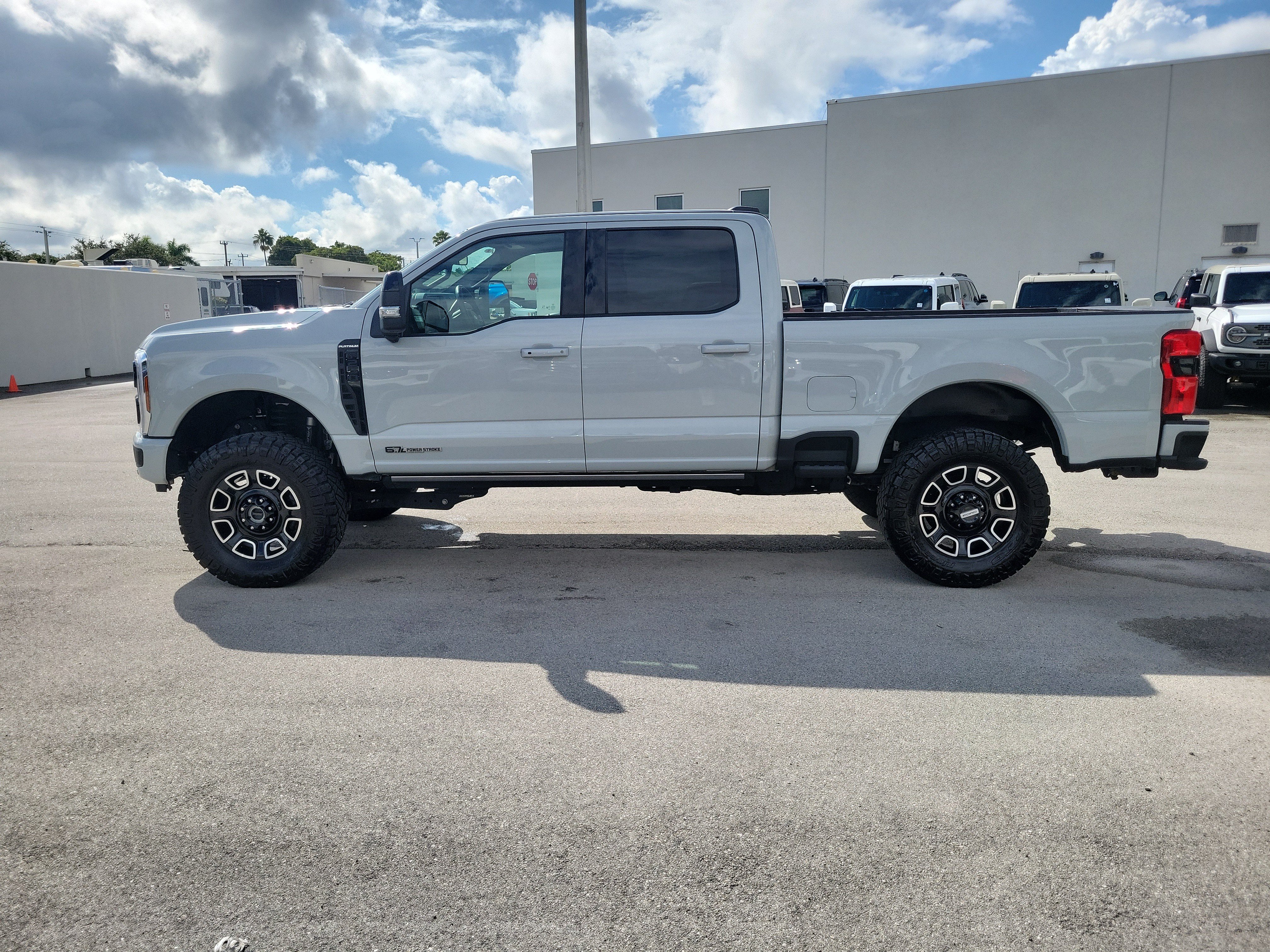 Used 2025 Ford F250 Platinum w/ FX4 Off-Road Package AWD/4WD image 8