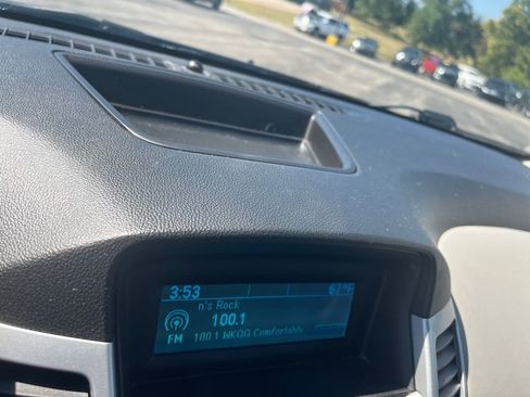 Used 2014 Chevrolet Cruze LS image 14